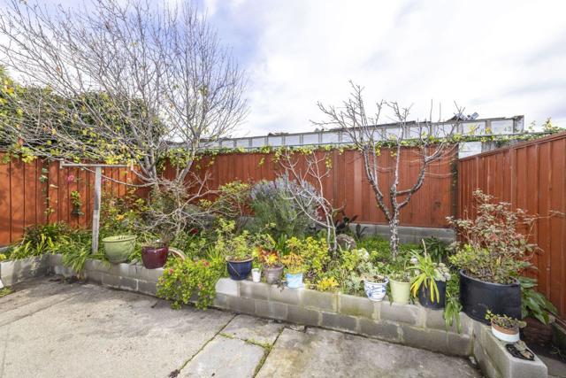 620 22nd Street, Richmond CA: https://media.crmls.org/mediaz/cb3d9242-3b67-45de-b8e2-91ee34811568.jpg