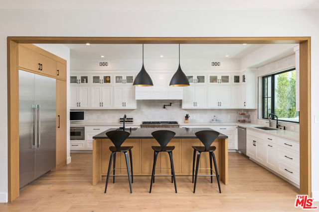 4253 Costello Avenue, Sherman Oaks CA: https://media.crmls.org/mediaz/cb3dc32b-0411-4c46-a9a5-c61118e18d58.jpg