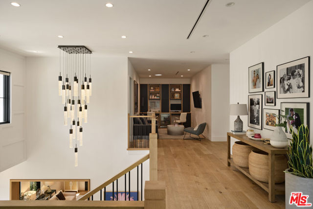 4634 White Oak Avenue, Encino CA: https://media.crmls.org/mediaz/cb3dd40f-17bc-4d6e-890c-5f2284efbc98.jpg