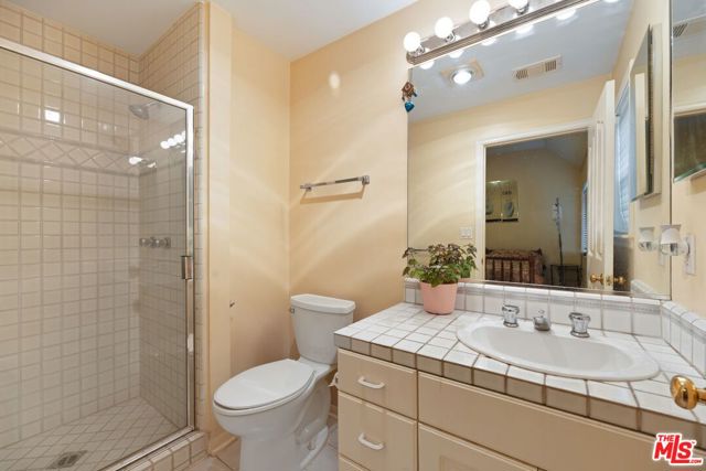 2431 Benedict Canyon Drive, Beverly Hills CA: https://media.crmls.org/mediaz/cb3e0ef2-18e1-49f7-b74e-1e60308c8f77.jpg