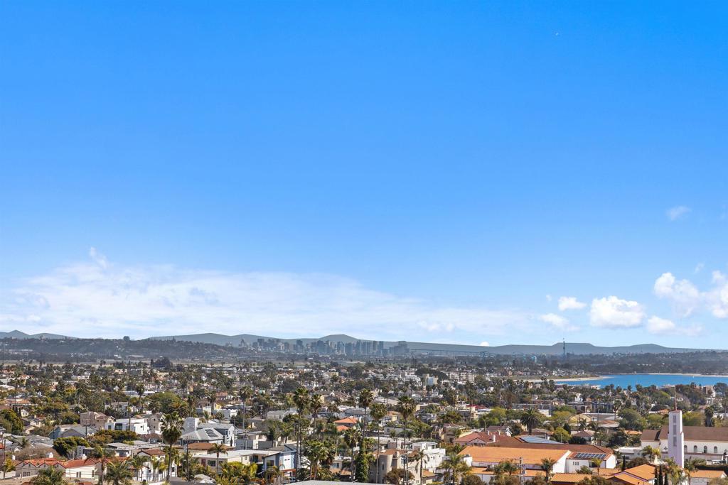 https://media.crmls.org/mediaz/cb3f81bd-dd0a-44f6-ac56-8b50cd73982d.jpg?preset=X-Large