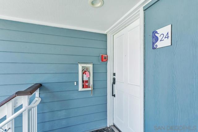 24 Montego Court, Coronado CA: https://media.crmls.org/mediaz/cb3fa4b2-b73f-4398-93d1-e0a09df57180.jpg