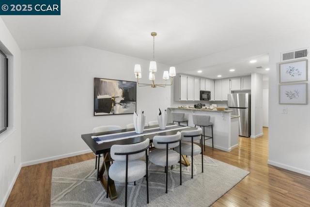 57 Glen Valley Cir, Danville CA: https://media.crmls.org/mediaz/cb3fab03-320a-4402-b6c3-7546dd62f5e1.jpg