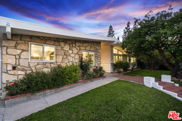 23020 Lita Place, Woodland Hills CA: https://media.crmls.org/mediaz/cb40a5a5-f4d0-4e57-b12b-cb01207da065.jpg