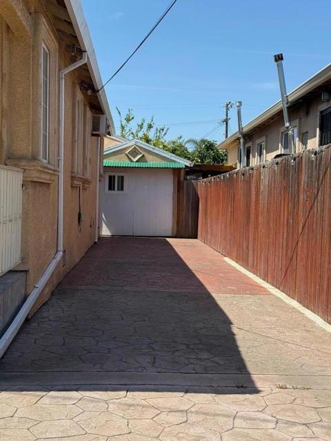 10507 Russet Street, Oakland CA: https://media.crmls.org/mediaz/cb40b501-70aa-44f3-b60d-1bb40401d5c3.jpg