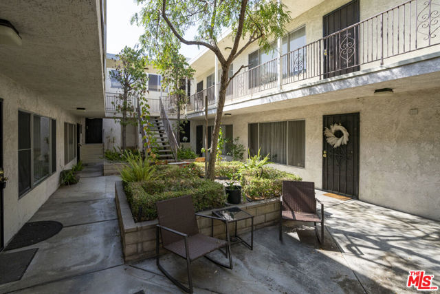 12756 Venice Boulevard, Los Angeles CA: https://media.crmls.org/mediaz/cb40c0ee-ad70-4be5-904e-cab7a608a6ed.jpg