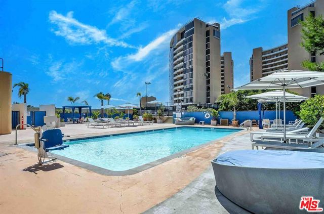 4316 Marina City Drive, Marina del Rey CA: https://media.crmls.org/mediaz/cb40c563-b11f-4a81-9fa6-c99d6b829d6d.jpg