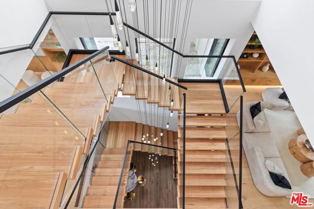 4535 Haskell Avenue, Encino CA: https://media.crmls.org/mediaz/cb43cfb3-a5eb-45a4-a9ca-e47eae3e9dd2.jpg