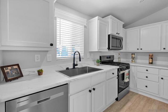 12044 Royal Rd, El Cajon CA: https://media.crmls.org/mediaz/cb43ed84-e41c-40e5-995f-1e406c715535.jpg