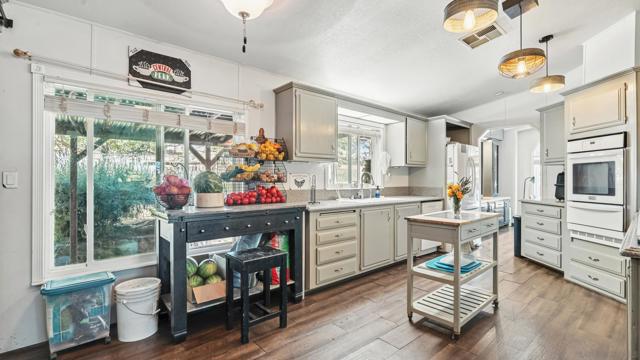 25218 Black Canyon Rd, Santa Ysabel CA: https://media.crmls.org/mediaz/cb44142a-976e-485d-aadc-a46e1b31a55d.jpg