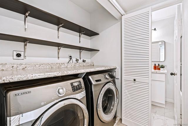 17865 Caminito Pinero, San Diego CA: https://media.crmls.org/mediaz/cb446c74-cdc0-4159-ab1a-af13751ce0f5.jpg