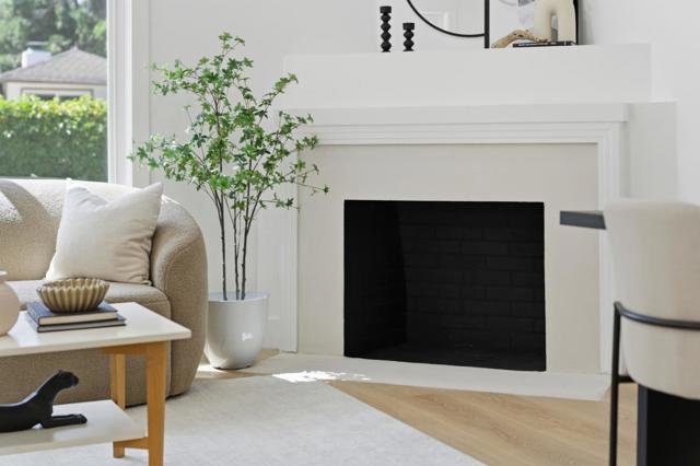 577 Green Manor Court, Palo Alto CA: https://media.crmls.org/mediaz/cb4497fd-acda-4510-a44c-2d9fcd1a69b2.jpg