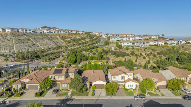 11806 Ricasoli Way, Porter Ranch CA: https://media.crmls.org/mediaz/cb44b224-01bf-4ce4-b2d4-072a1150ac1c.jpg