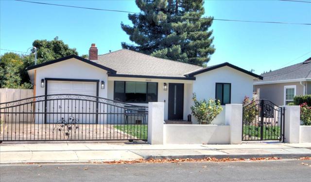 Image 1 of 21 For 446 Bayview Avenue