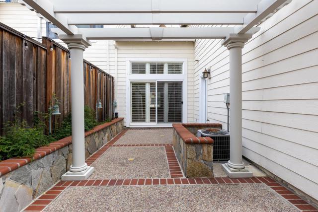 143 Shelterwood Ln, Danville CA: https://media.crmls.org/mediaz/cb44ecd9-7725-44c0-8944-e0de47684ba8.jpg