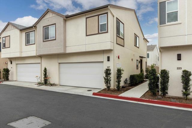 Detail Gallery Image 2 of 66 For 227 Canopy Trails Place, Fallbrook,  CA 92028 - 4 Beds | 2/1 Baths