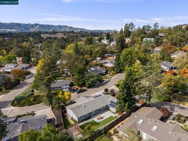 198 Pulido Rd, Danville CA: https://media.crmls.org/mediaz/cb45d1a8-fb37-4c99-b55b-c67c2b6f1f52.jpg