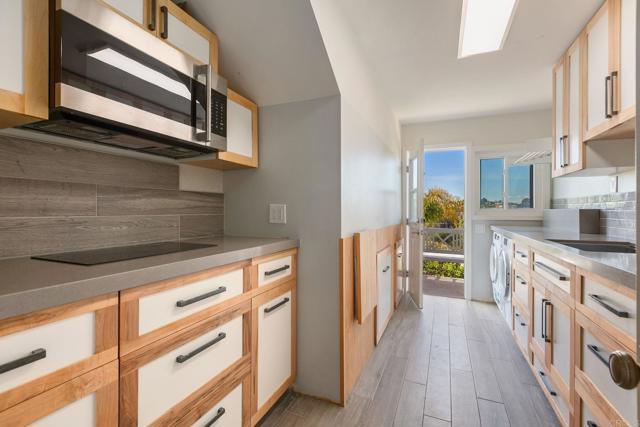 1628 Lone Oak Rd, Vista CA: https://media.crmls.org/mediaz/cb45fbf4-8486-4d43-9a98-a7bd66123ed7.jpg