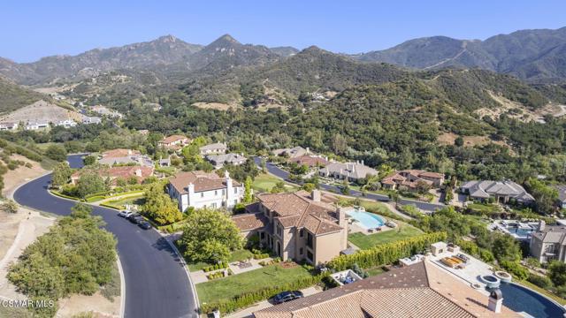 82 Queens Garden Drive, Thousand Oaks CA: https://media.crmls.org/mediaz/cb46cd97-25a2-4fae-91f4-01107335ee06.jpg