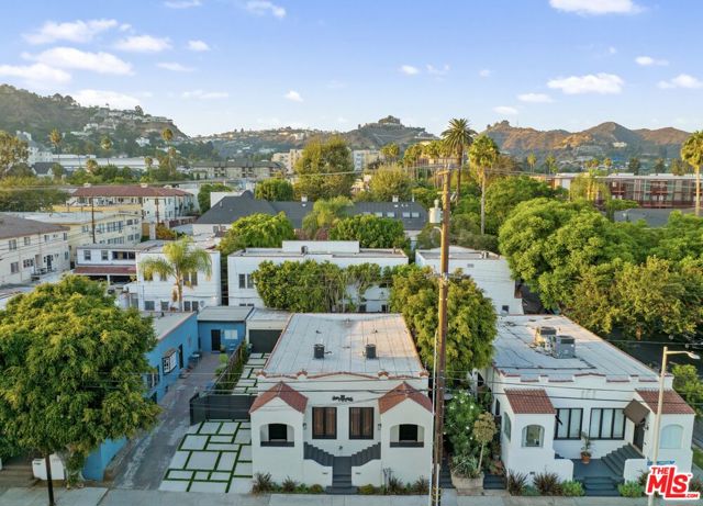 7957 Fountain Avenue, West Hollywood CA: https://media.crmls.org/mediaz/cb46fd34-b67c-4dd8-8e9d-5d8e78ed974d.jpg