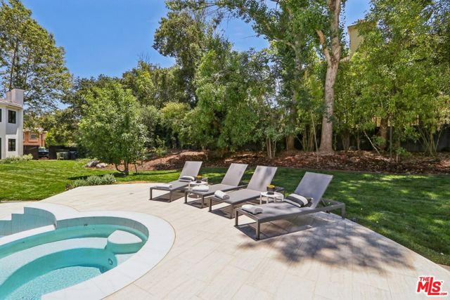 4261 Temma Court, Calabasas CA: https://media.crmls.org/mediaz/cb470bf4-6bef-43ab-b0e4-8f28fed3feba.jpg