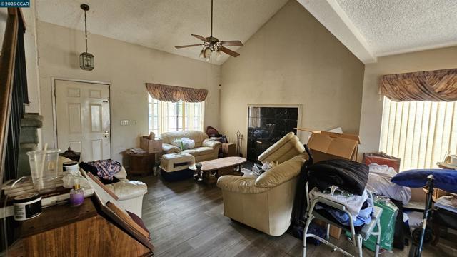 80 Mims Ave, Bay Point CA: https://media.crmls.org/mediaz/cb472c0b-b63c-41cc-91e3-f24e9f79b238.jpg