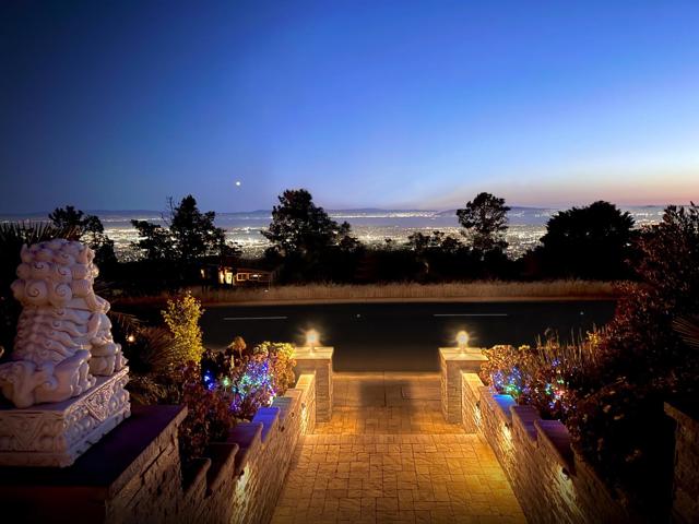 11550 Skyline Boulevard, Oakland CA: https://media.crmls.org/mediaz/cb4734ec-6e1a-46cd-8941-fc4fcc193e9a.jpg