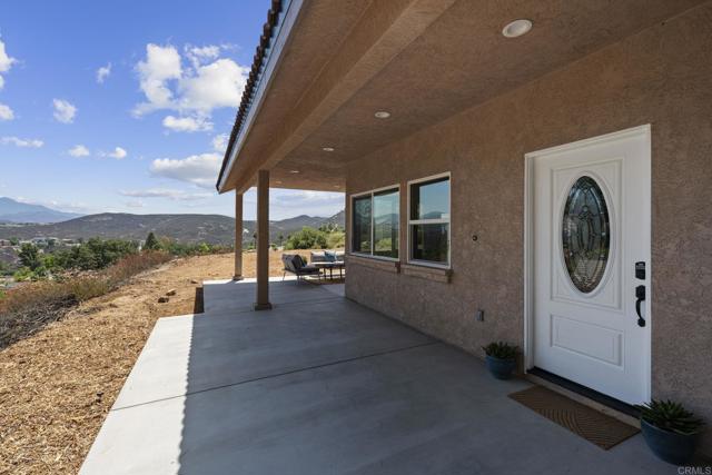 Detail Gallery Image 2 of 20 For 23627 Calistoga Pl, Ramona,  CA 92065 - 3 Beds | 2/1 Baths