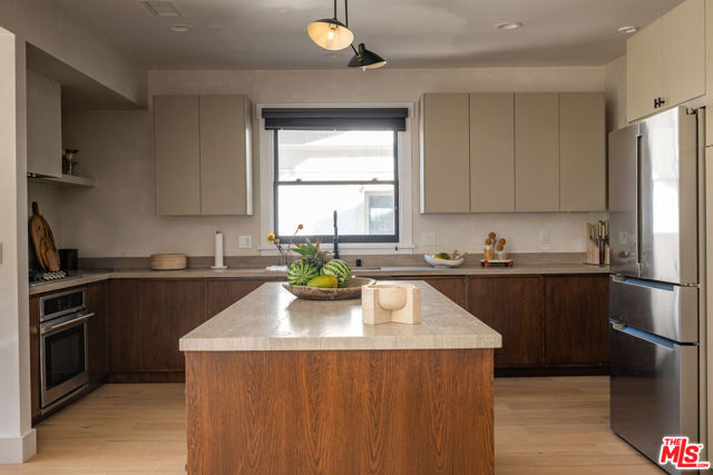 1715 S Kingsley Drive, Los Angeles CA: https://media.crmls.org/mediaz/cb47da54-2f89-4435-8b15-17945471fdfb.jpg