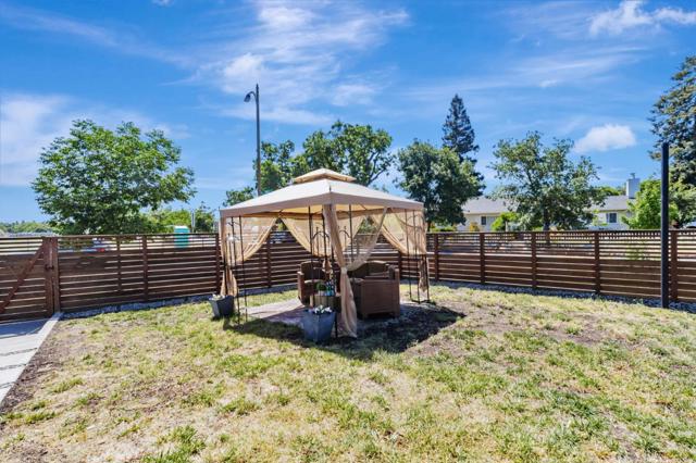 2698 Goodwin Avenue, Redwood City CA: https://media.crmls.org/mediaz/cb483866-66cc-431a-9d44-47cff016705c.jpg