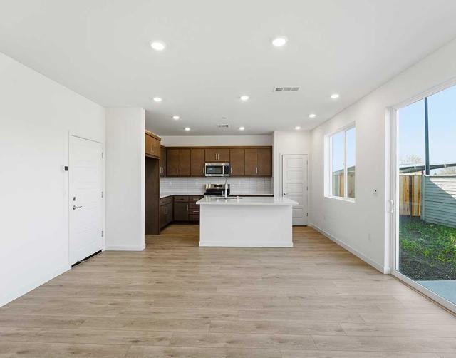 104 Dogwood Street, Hollister CA: https://media.crmls.org/mediaz/cb48811d-3fce-4026-a454-86f1c5e96a4d.jpg