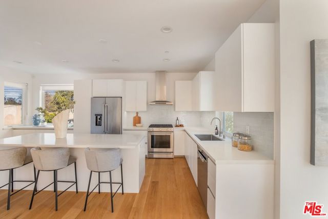 11724 Culver Boulevard, Los Angeles CA: https://media.crmls.org/mediaz/cb488f52-ab6e-4941-a53a-074801d0b629.jpg