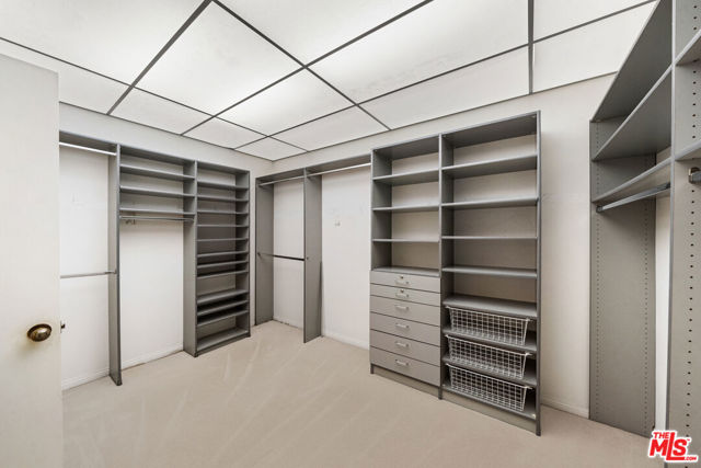 4454 Ventura Canyon Avenue, Sherman Oaks CA: https://media.crmls.org/mediaz/cb48af69-89e6-42e6-958f-5687543e28fe.jpg