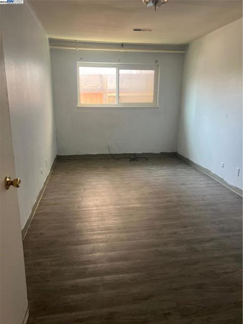 4201 West St, Oakland CA: https://media.crmls.org/mediaz/cb48e6d6-d7c9-4c90-9947-2b3546ae1f92.jpg