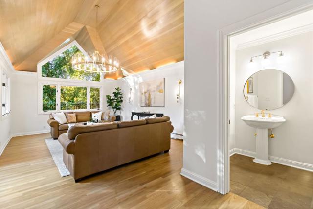 136 Finger Avenue, Redwood City CA: https://media.crmls.org/mediaz/cb48f57f-1196-475f-a735-ffb1be907c48.jpg