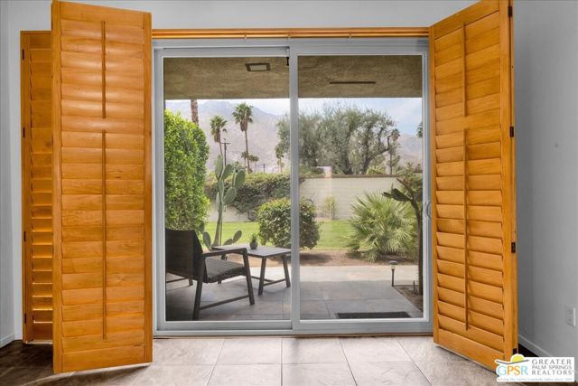 733 N Via Acapulco, Palm Springs CA: https://media.crmls.org/mediaz/cb4922d6-10b7-4dbe-abfb-e1d76a232772.jpg