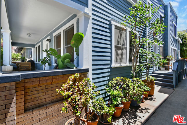 224 Horizon Avenue, Venice CA: https://media.crmls.org/mediaz/cb4927b9-4bbd-4bee-95b7-31ec6f2605ed.jpg