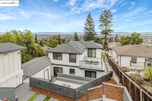 7900 Michigan Ave, Oakland CA: https://media.crmls.org/mediaz/cb49370c-d07d-4a49-8bf0-94935ac23d5d.jpg