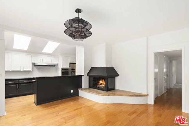 117 Ocean Way, Santa Monica CA: https://media.crmls.org/mediaz/cb494d50-1bd2-4f71-ba3d-4fe4a24be847.jpg