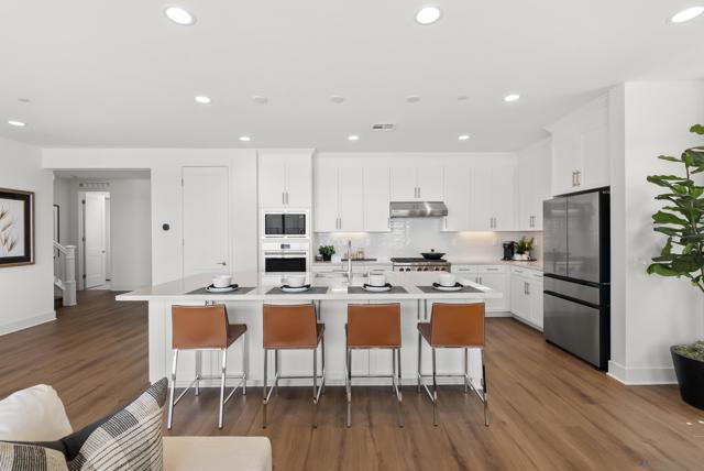 948 Visalia Pl, San Marcos CA: https://media.crmls.org/mediaz/cb4969d4-fdbc-49e7-9652-b3fa15f5d78e.jpg