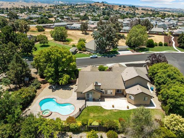 120 Tierra Del Sol, Hollister CA: https://media.crmls.org/mediaz/cb49b5e4-91a1-46a6-be62-8fce730c1b79.jpg