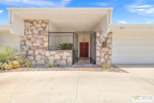 2130 S Toledo Avenue, Palm Springs CA: https://media.crmls.org/mediaz/cb49b709-7098-4efb-93d5-58333007b391.jpg