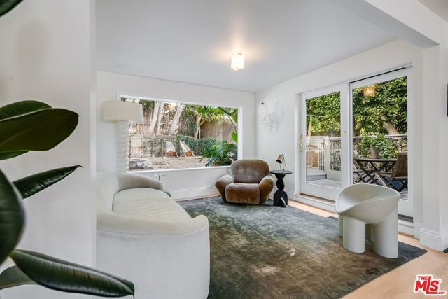2880 Searidge Street, Malibu CA: https://media.crmls.org/mediaz/cb49d910-dece-40bb-b9ae-0073f3fa19fc.jpg