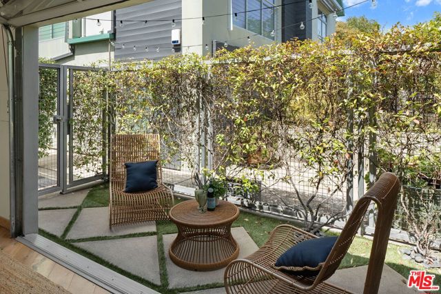 512 Brooks Avenue, Venice CA: https://media.crmls.org/mediaz/cb4affa4-fb57-491b-882d-0e40aaedea47.jpg