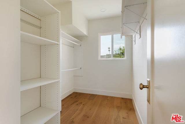2221 Virginia Road, Los Angeles CA: https://media.crmls.org/mediaz/cb4b4bfd-48cf-4bf7-bd70-7b57e2bea0d9.jpg