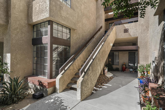 Image 4 of 41 For 2601 Broadmoor Drive 2
