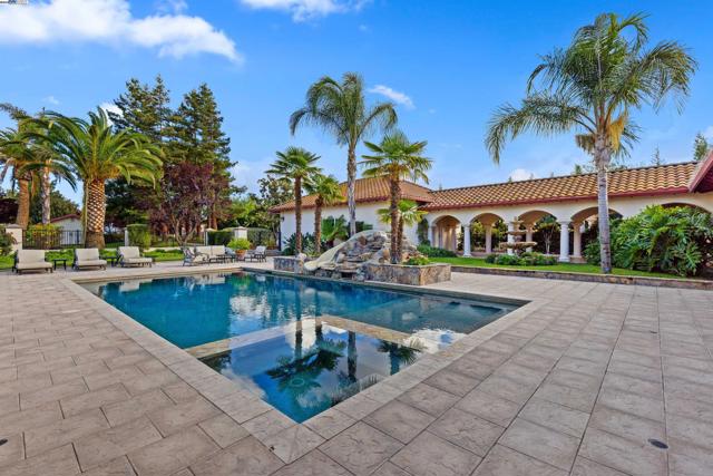 4224 Greenville Rd, Livermore CA: https://media.crmls.org/mediaz/cb4bb6b4-5a5f-42ea-8834-f1dd7ce437c7.jpg