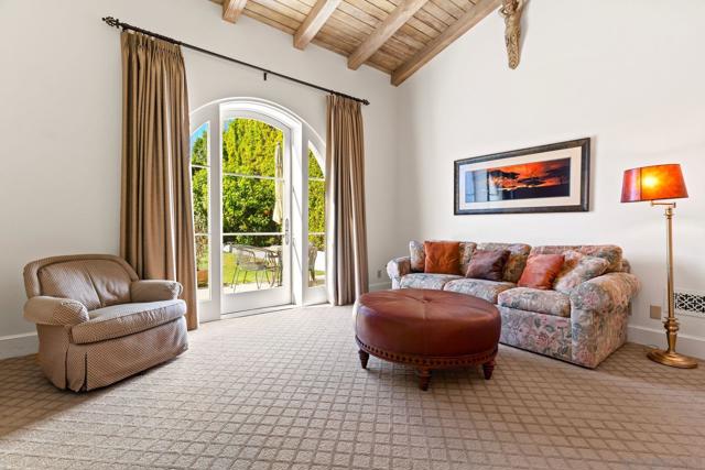 6692 La Jolla Scenic Dr S, La Jolla CA: https://media.crmls.org/mediaz/cb4bc610-b1c6-4f1d-9881-1485fa7e0654.jpg