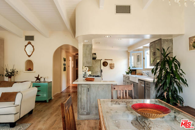 21316 Encina Road, Topanga CA: https://media.crmls.org/mediaz/cb4bf1b5-7d77-449c-a21b-276f51304ead.jpg