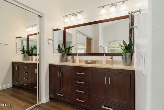 570 Shadow Lane, Simi Valley CA: https://media.crmls.org/mediaz/cb4bf578-c9fe-40f7-bc8f-fcedb14f8ac8.jpg